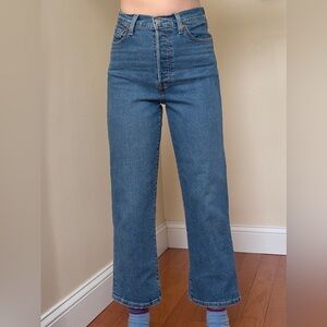 Levi’s Ribcage Straight Ankle Jeans in Medium Wash – Size 28